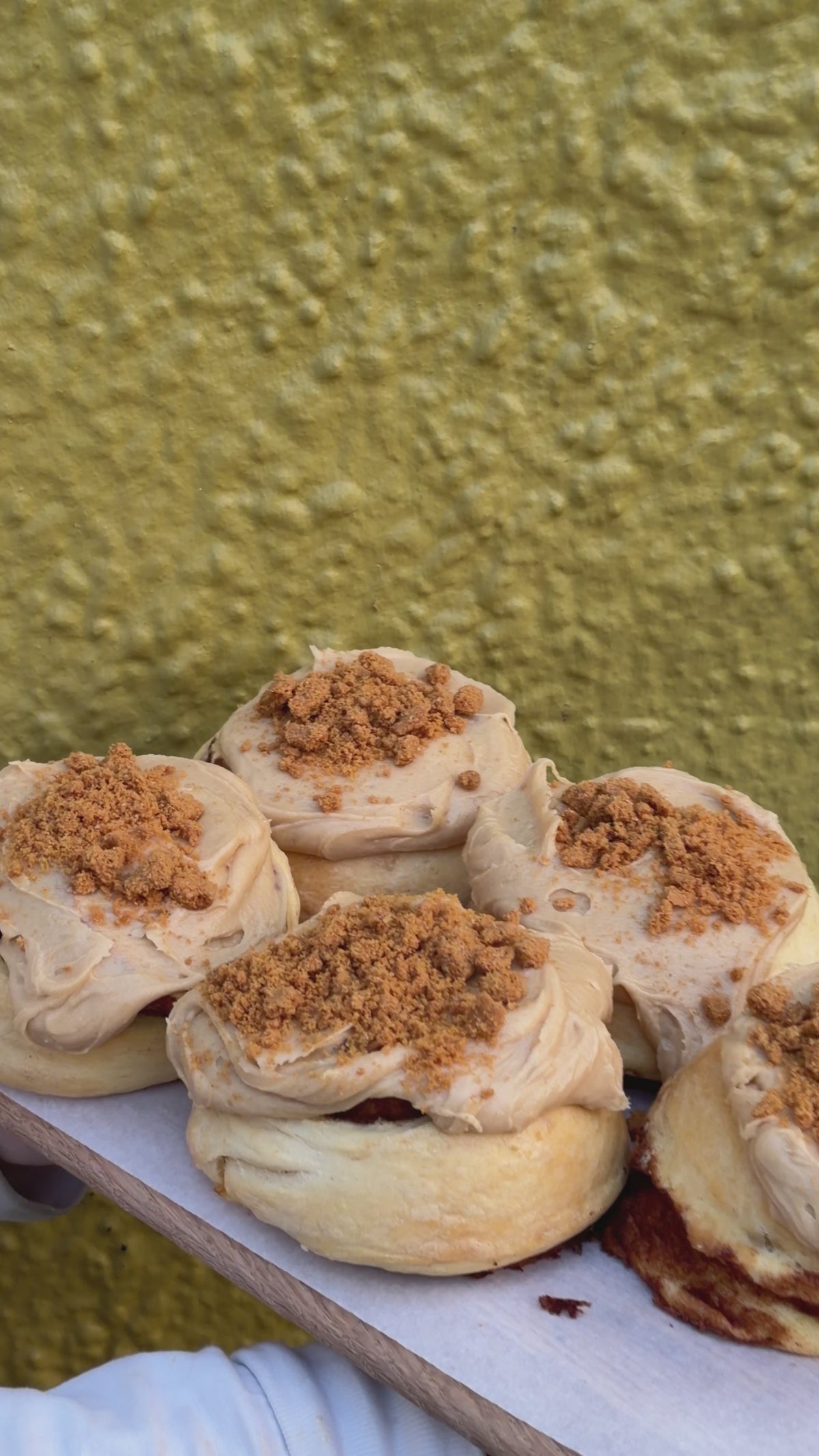 Biscoff Crumble Cinnamon Buns